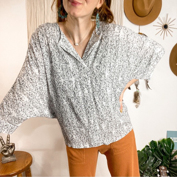 424Fifth NWT Lord & Taylor Abstract Black & White Blousy Short Sleeve Top Large - Picture 1 of 12